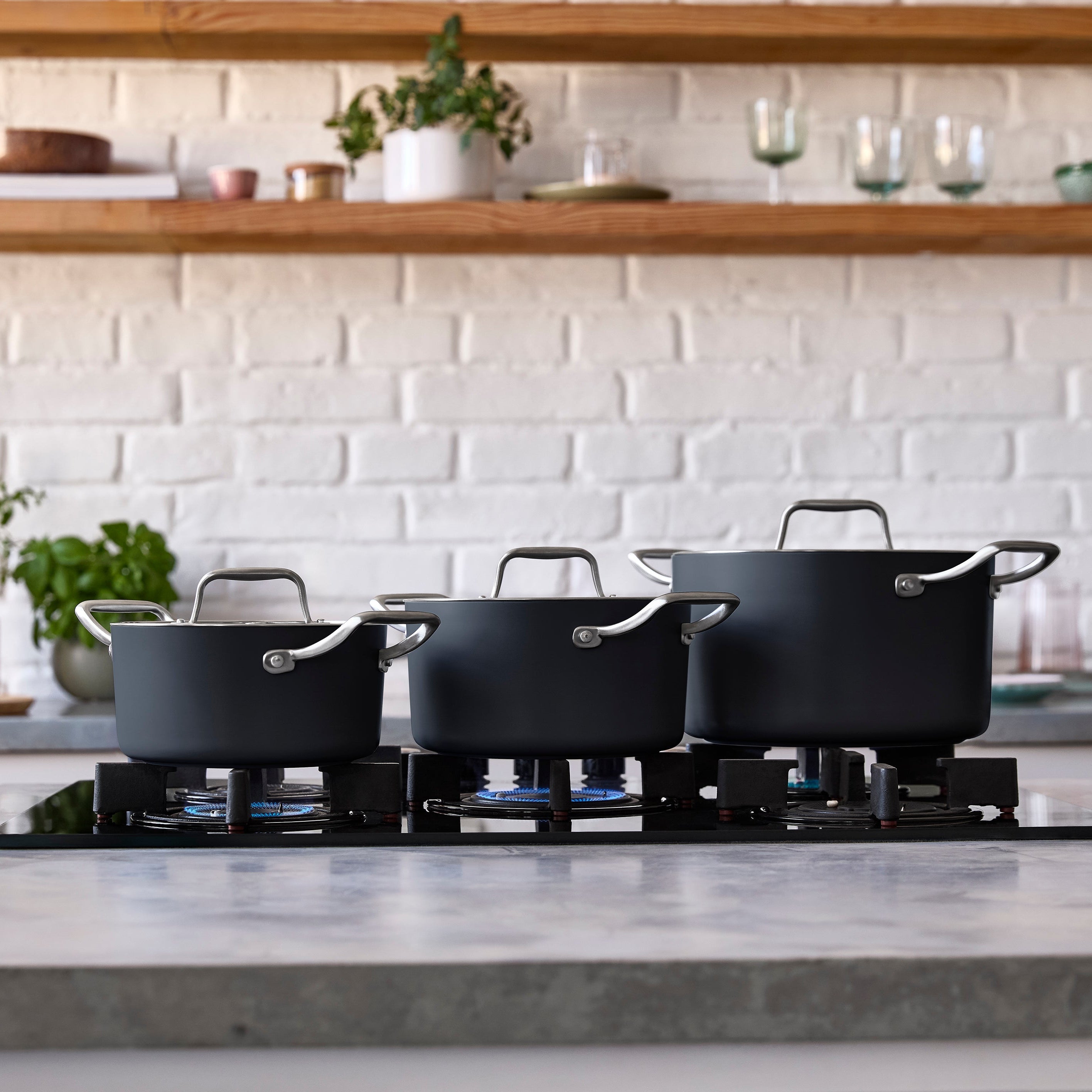 Hrnec Vital s keramickým povrchem Ø 18 cm (2.5L) - tmavě šedá - 18 cm (2.5 L) / Tmavě šedá